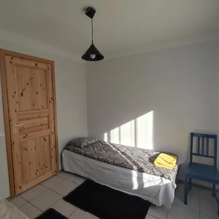 Vormsi Ohvitseride Maja Korter Nr 3 * Hullo