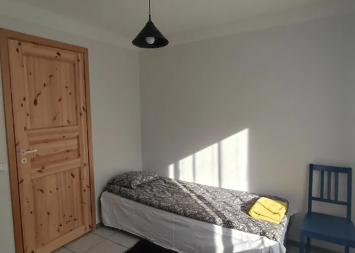 Vormsi Ohvitseride Maja Korter Nr 3 * Hullo