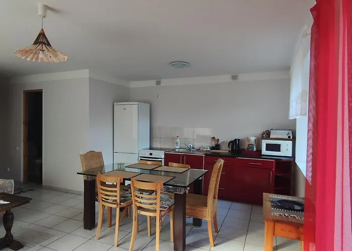 Vormsi Ohvitseride Maja Korter Nr 3 * Hullo